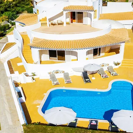 Holiday Home In Gale Near Golden Beaches Vila