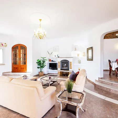 Holiday Home In Gale Near Golden Beaches Villa